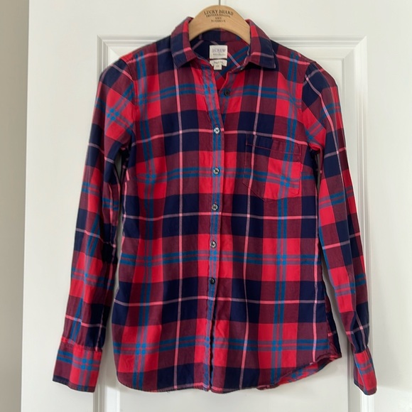 J Crew Perfect Fit Red Plaid Blouse w Princess Seams, Patch Pocket - Picture 2 of 9